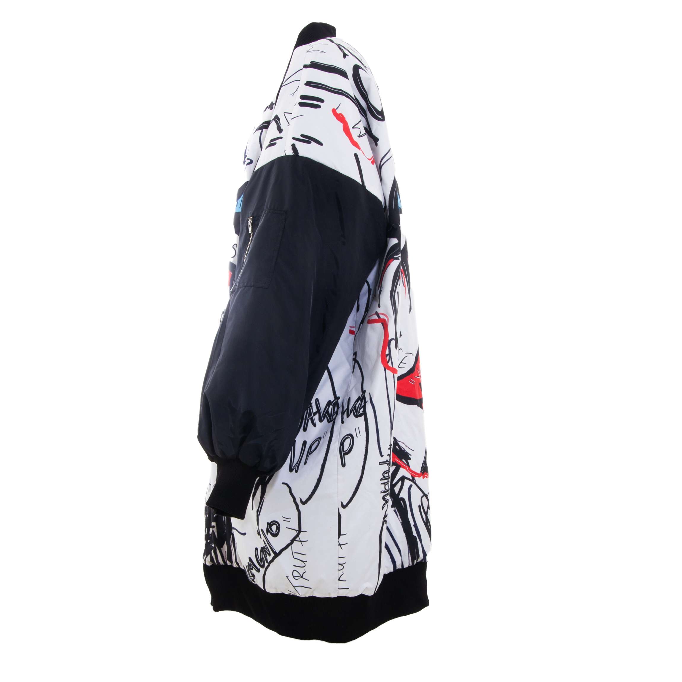 OVERSIZED / WATERPROOF / WHITE PRINT / BLACK SLEEVES JACKET