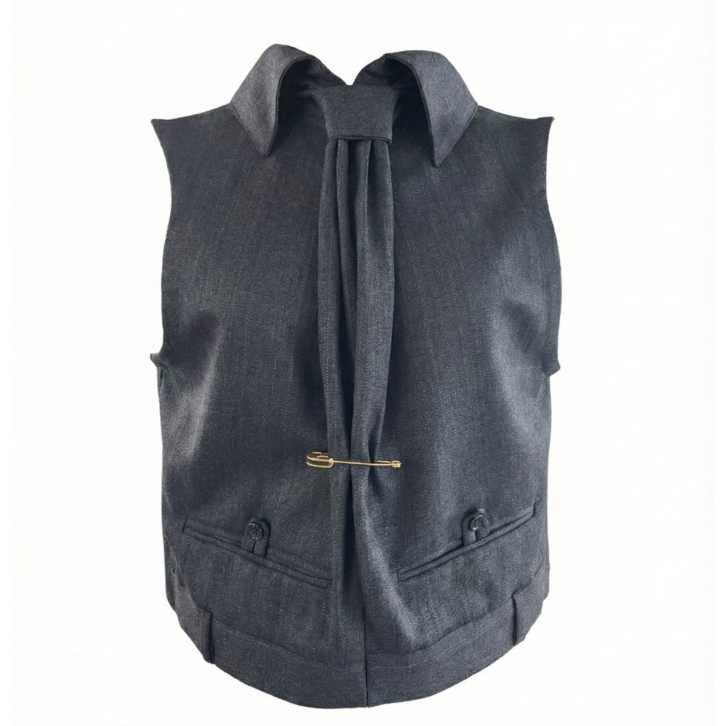 Upcycling-Weste mit Krawatte