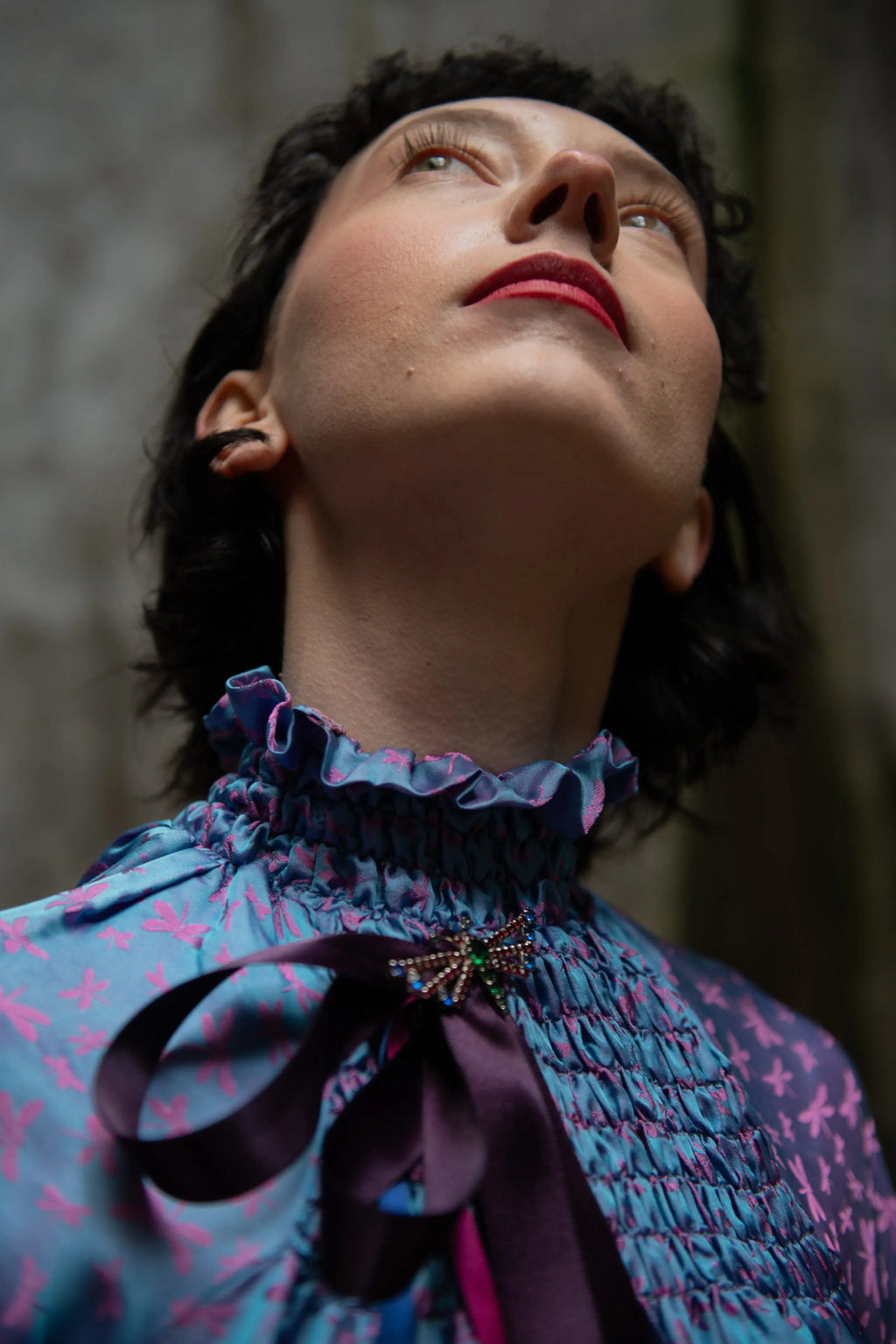 Purple Rain Seidenbluse mit Libellenmuster