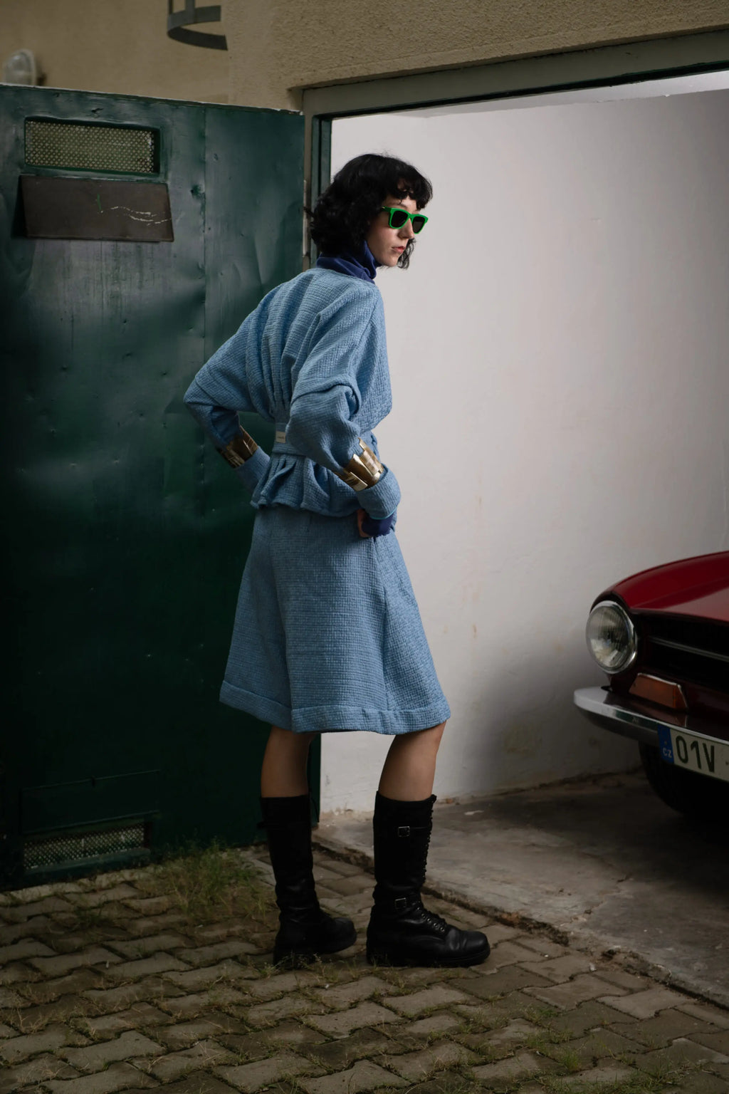 Hellblaue strukturierte Wickeljacke