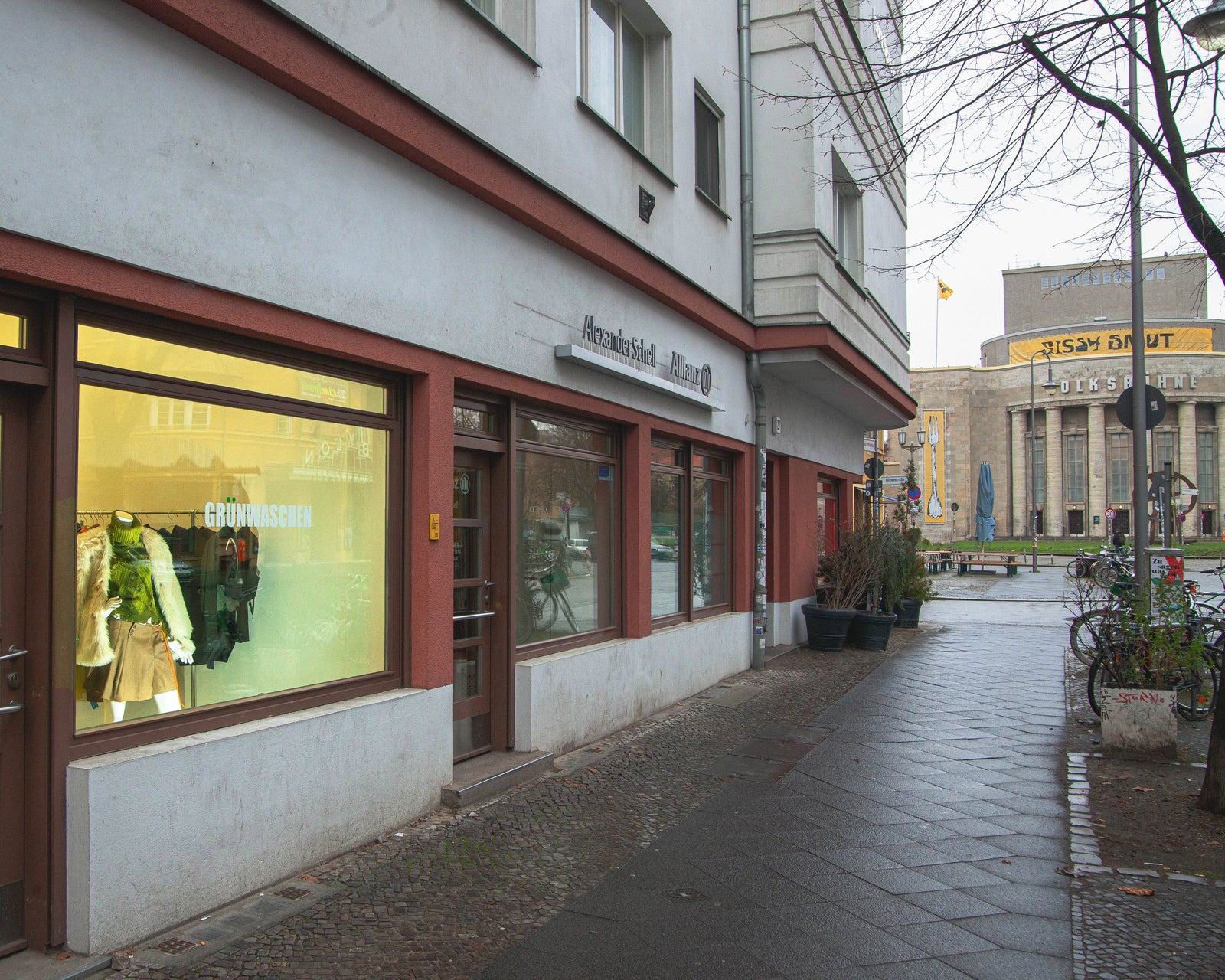 GRÜNWASCHEN storefront near Volksbühne on Rosa-Luxemburg-Str. 25 in Berlin-Mitte